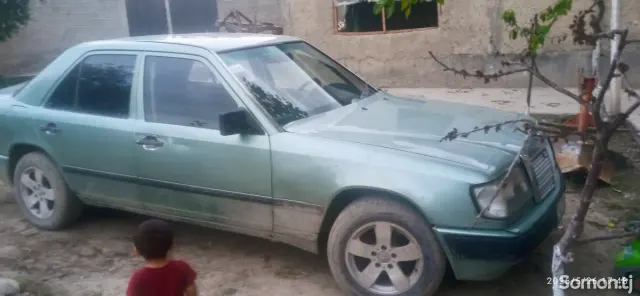 Mercedes-Benz W124 1988 · 2.0 MT