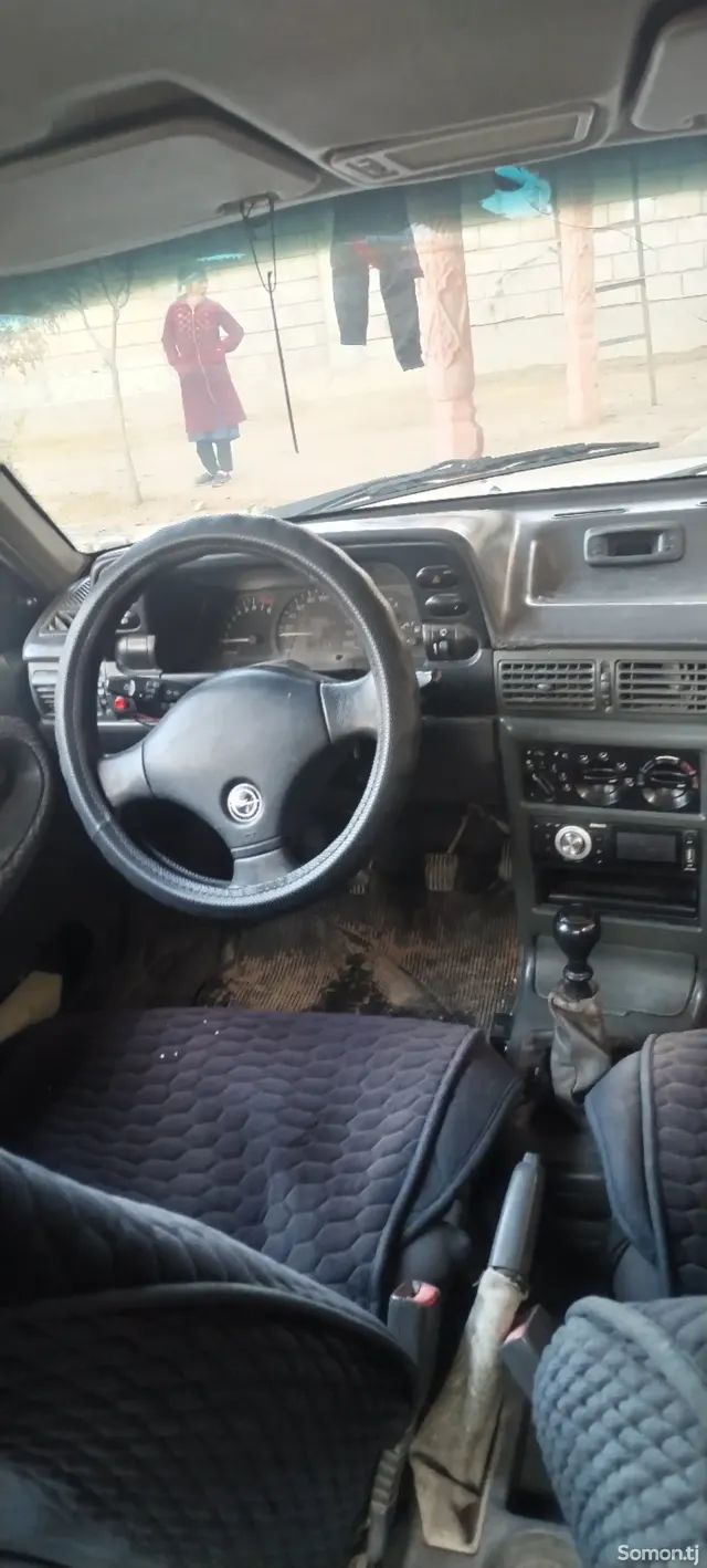 Daewoo Nexia 1995 · 1.6 MT