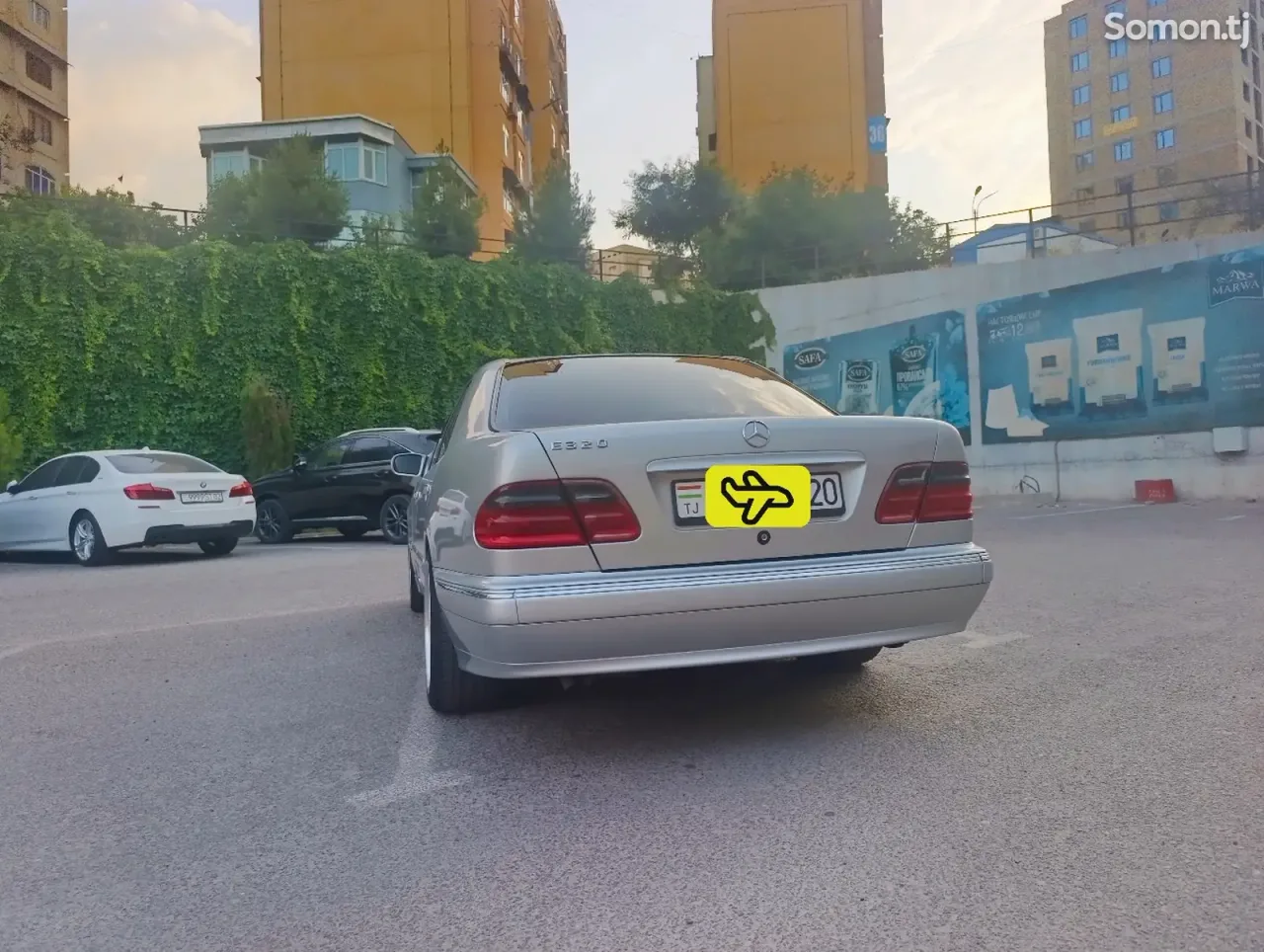 Mercedes-Benz E class 2001 · 3.2 AT