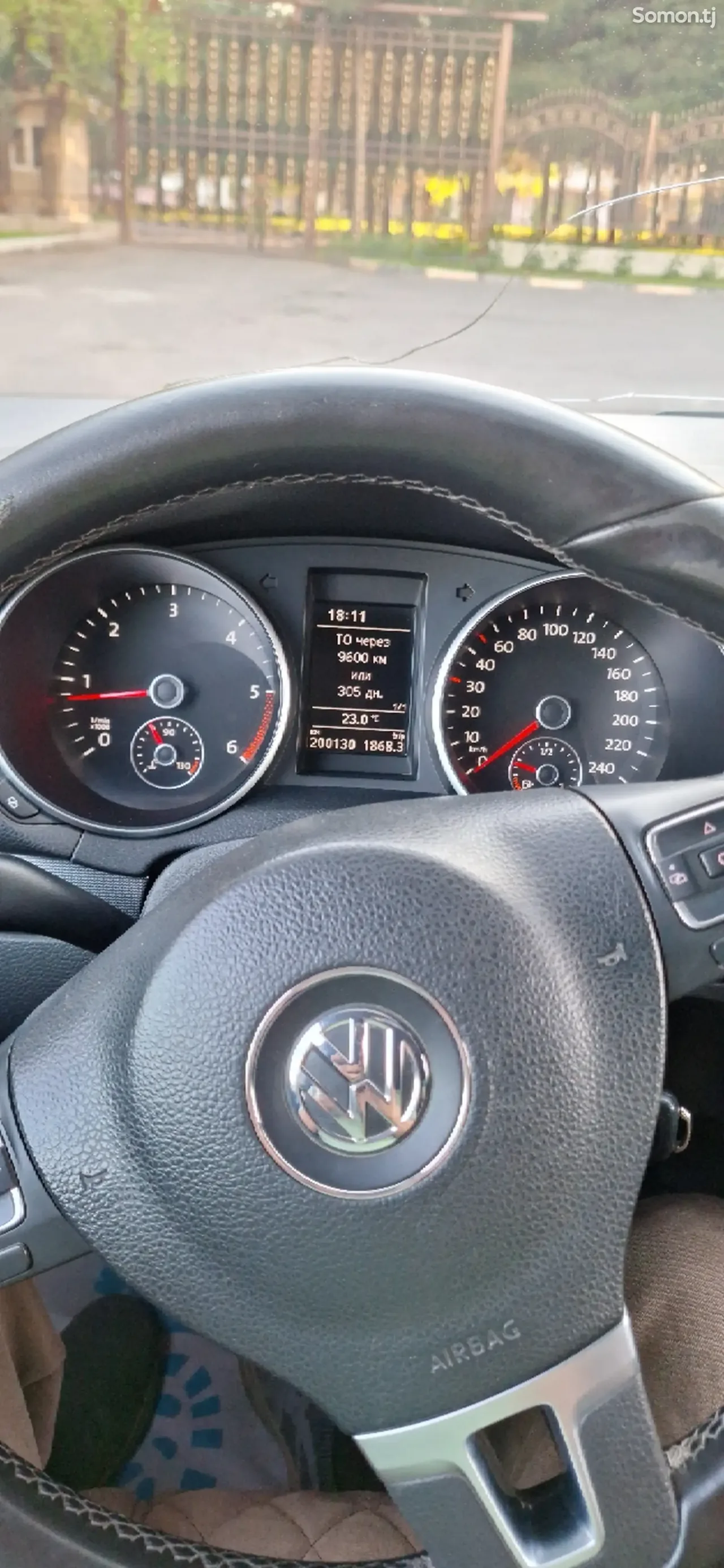 Volkswagen Golf 2012 · 1.6 MT