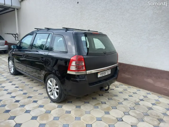 Opel Zafira 2007 · 1.9 MT