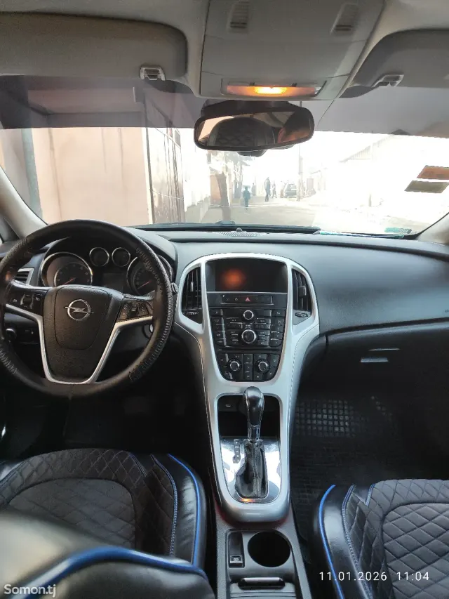Opel Astra J 2010 · 1.6 AT