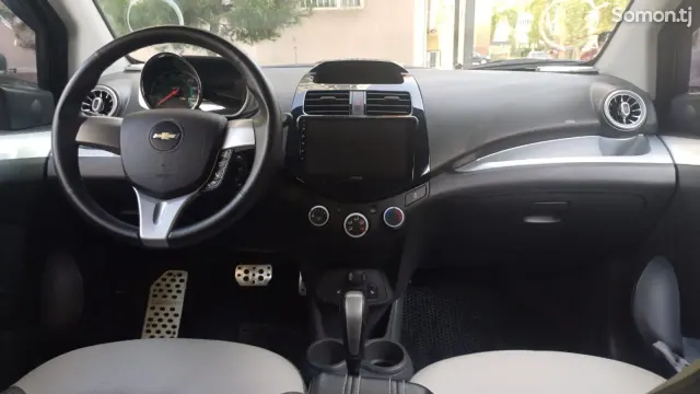 Chevrolet Spark 2015 · 1.1 AT