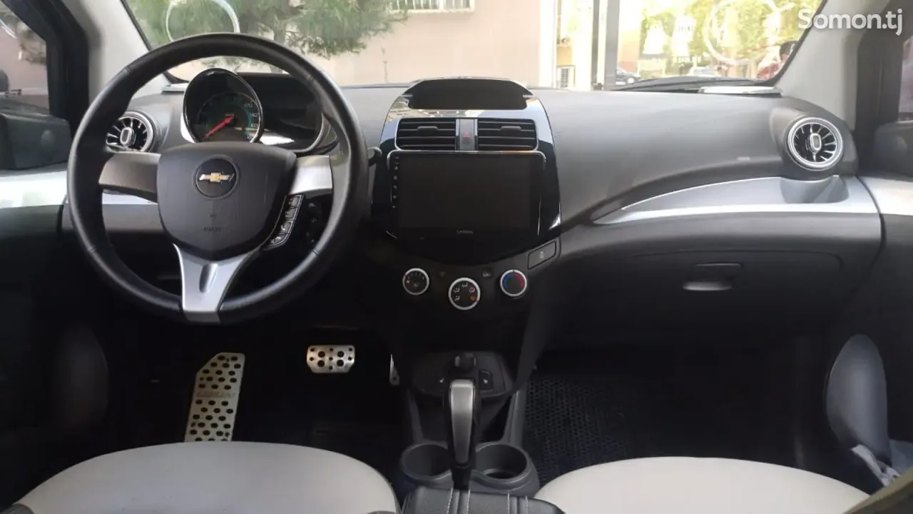 Chevrolet Spark 2015 · 1.1 AT