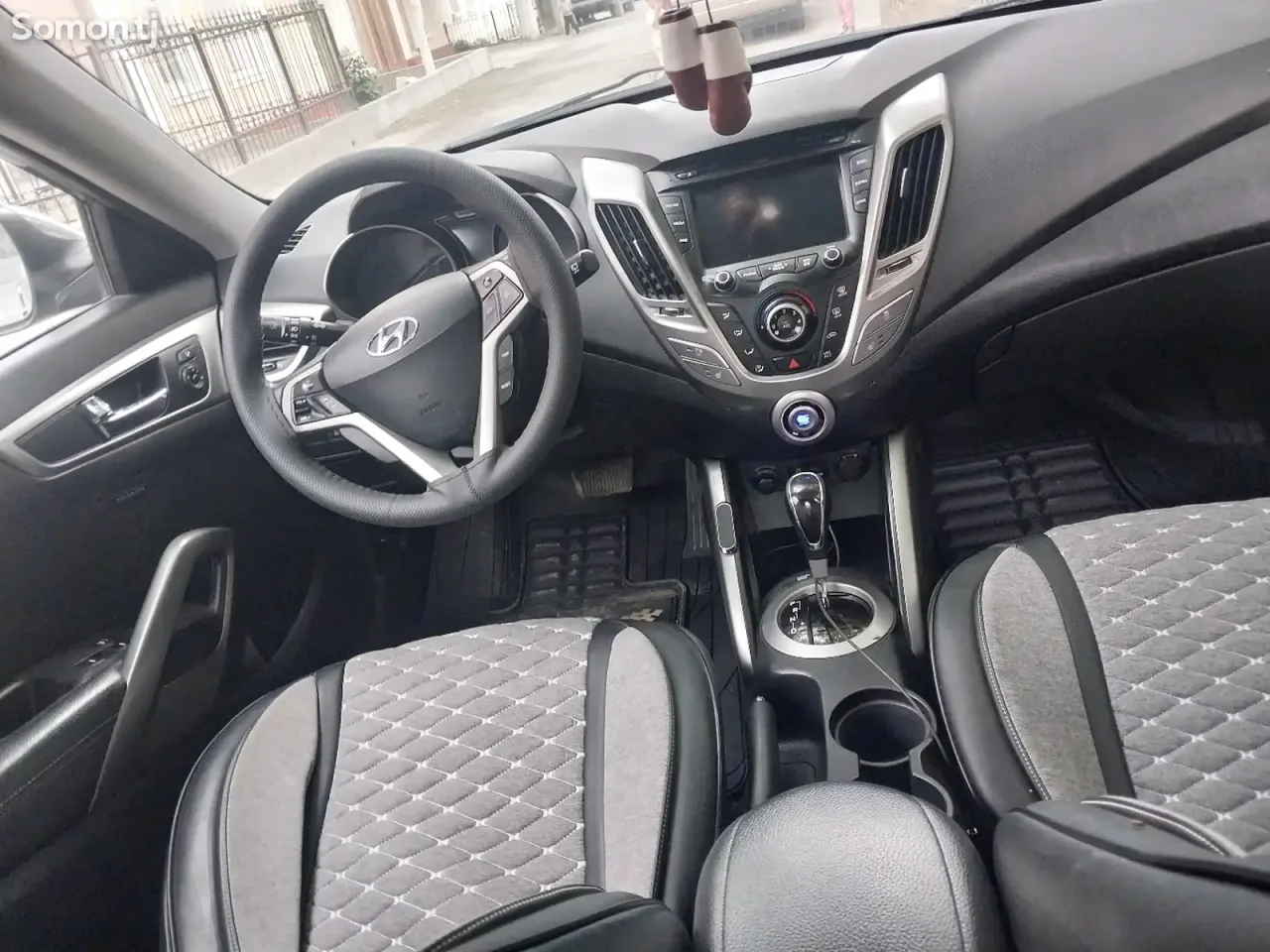 Hyundai Veloster 2012 · 1.6 AT