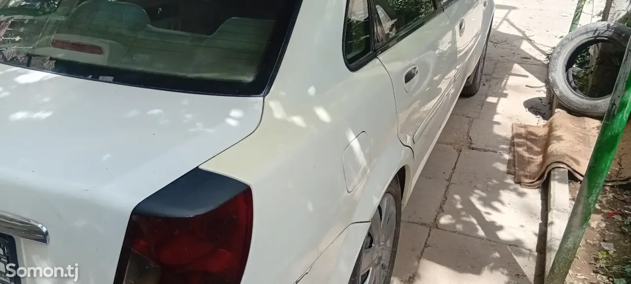 Chevrolet Lacetti 2004 · 1.6 MT
