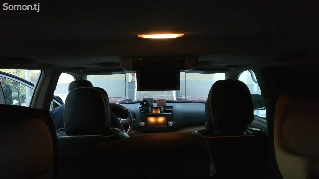Toyota Highlander 2010 · 3.3 AT