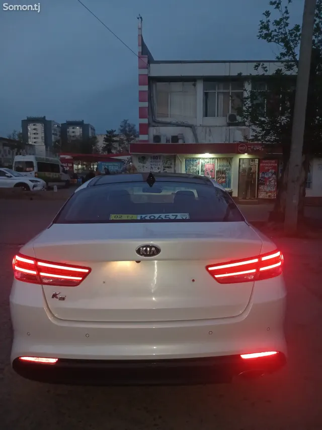 Kia K5 2016 · 2.0 AT