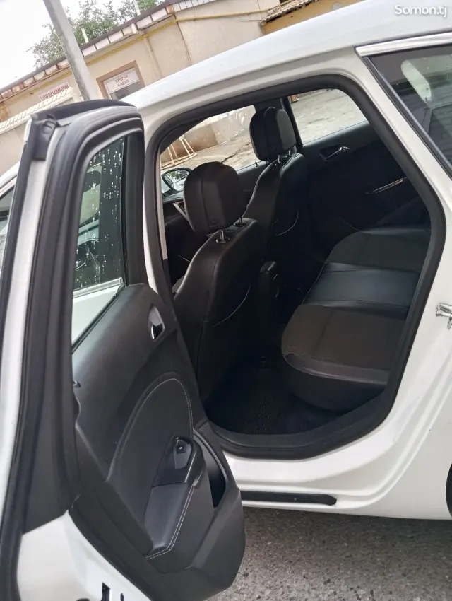 Opel Astra J 2011 · AT