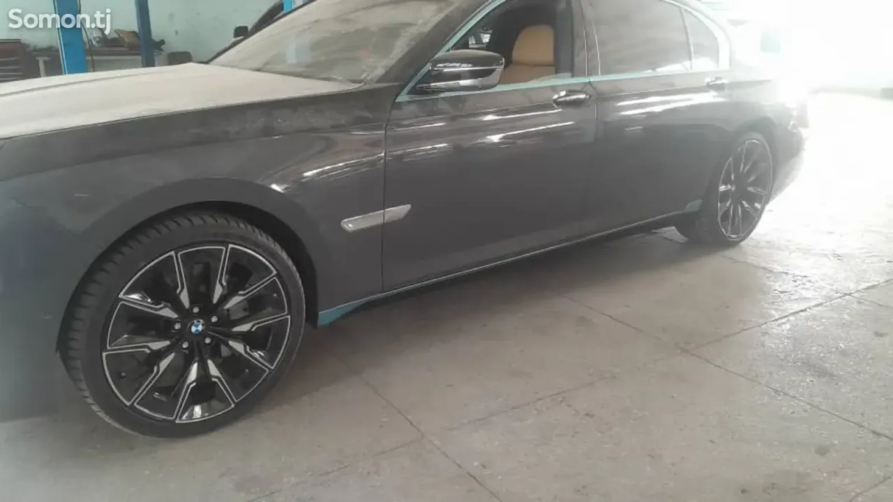 BMW 7 series 2013 · 4.0 AT