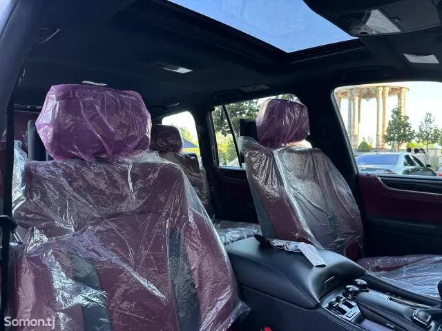 Lexus LX series 2022 · 5.7 AT