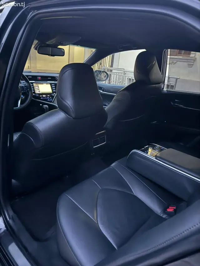 Toyota Camry 2020 · 3.5 AT