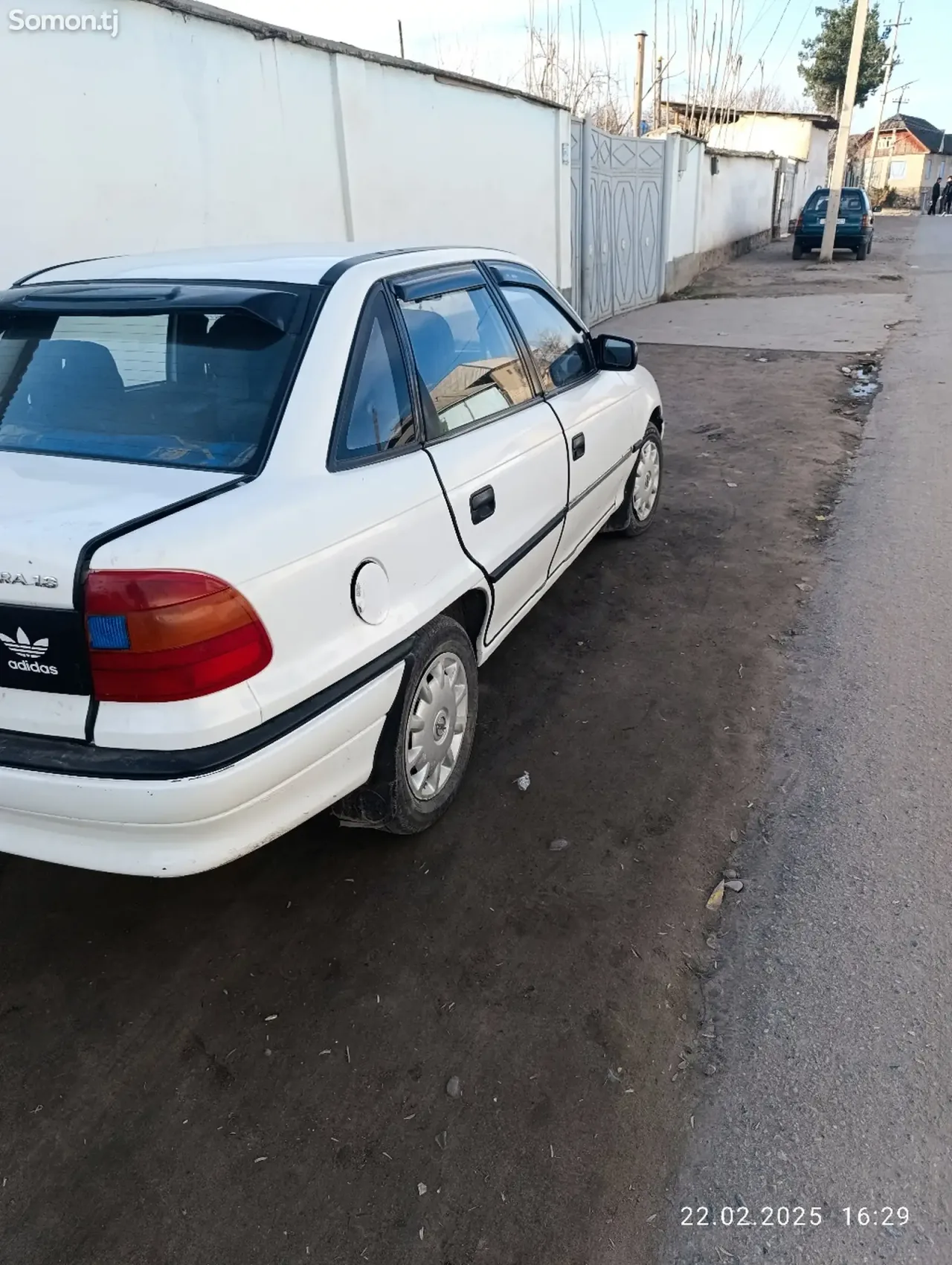 Opel Astra F 1994 · 1.6 MT