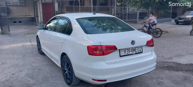 Volkswagen Jetta 2015 · 1.6 AT