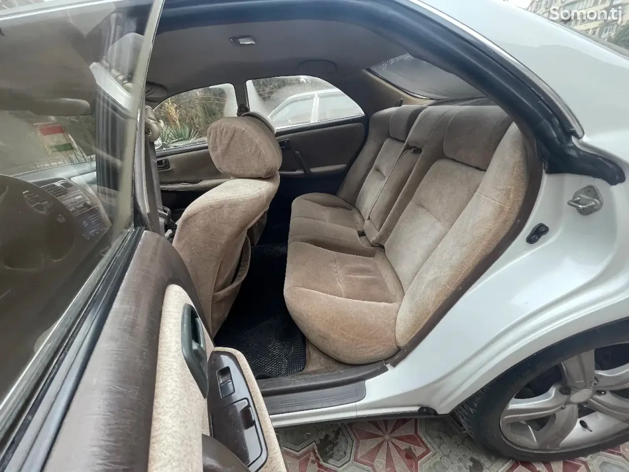 Toyota Mark II 1990 · 2.5 AT