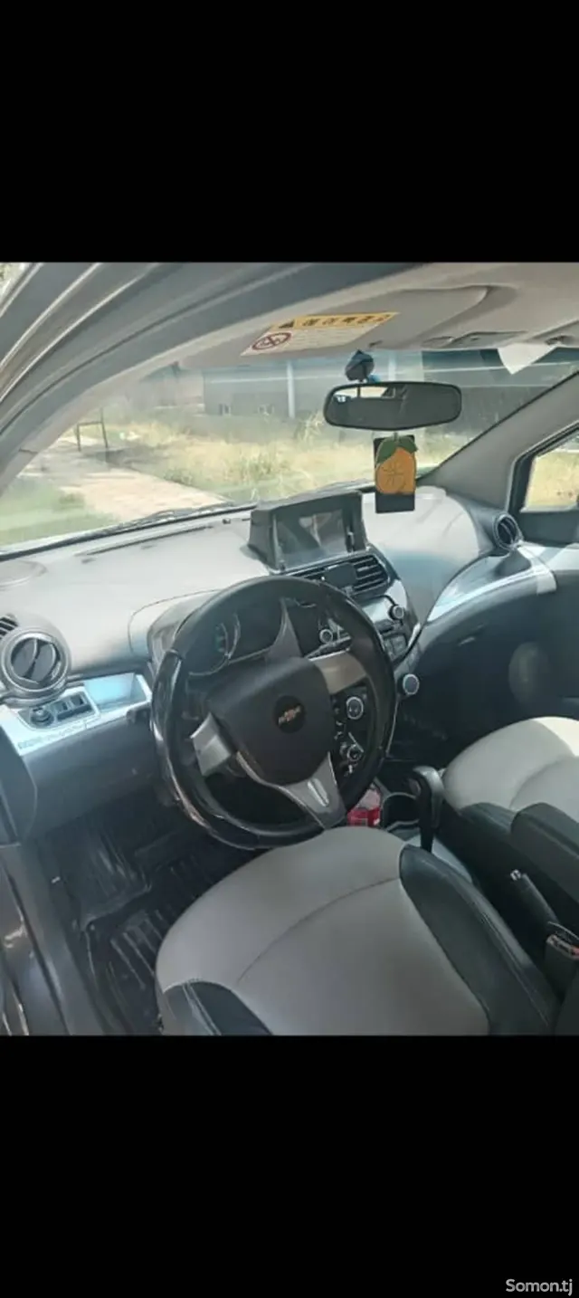 Chevrolet Spark 2015 · 1.2 AT