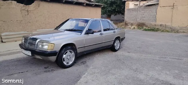 Mercedes-Benz W201 1987 · 1.8 MT