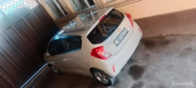 Chevrolet Spark 2015 · 1.0 AT