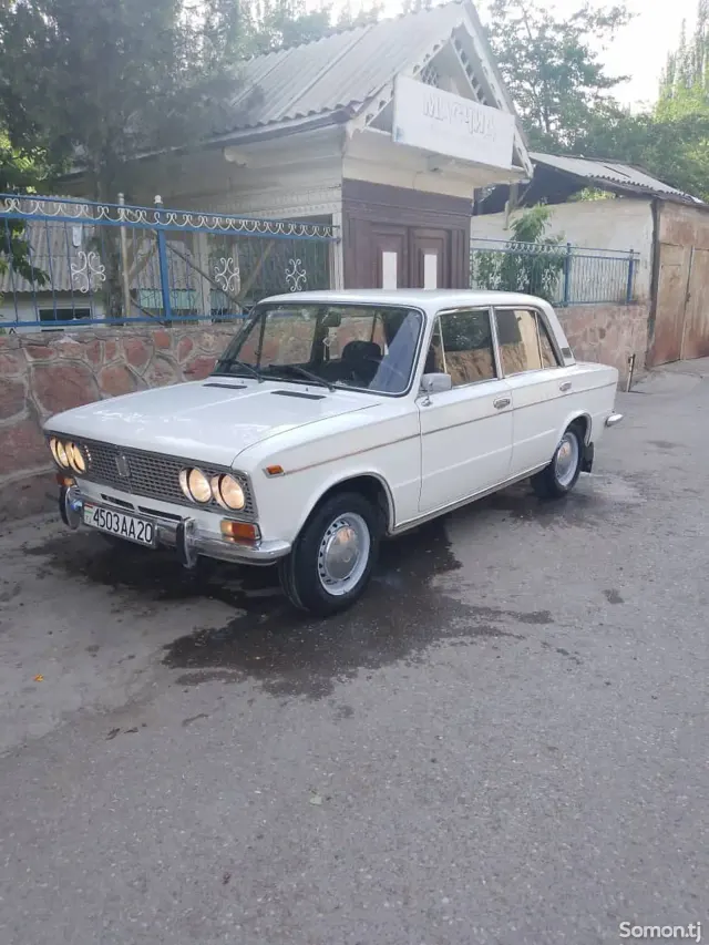 Lada (ВАЗ) 2103 1983 · 1.3 MT