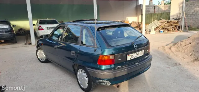 Opel Astra F 1995 · 1.6 MT