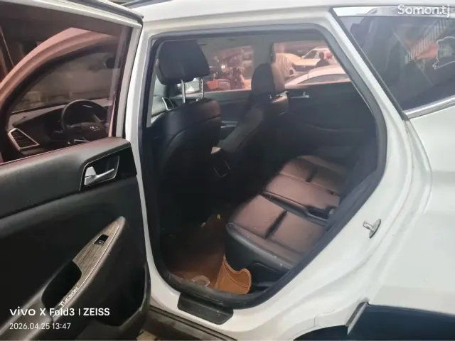 Hyundai Tucson 2015 · 1.6 AT