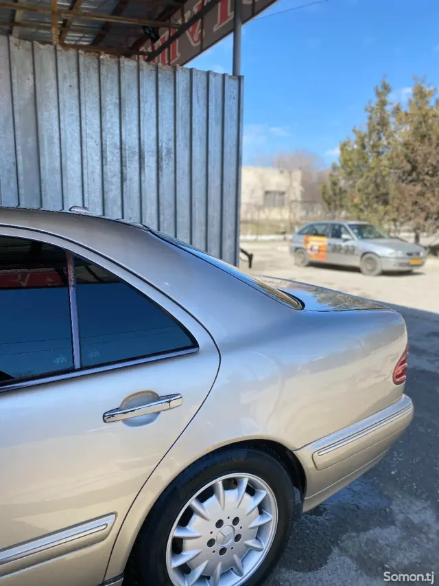 Mercedes-Benz E class 2000 · 3.2 AT