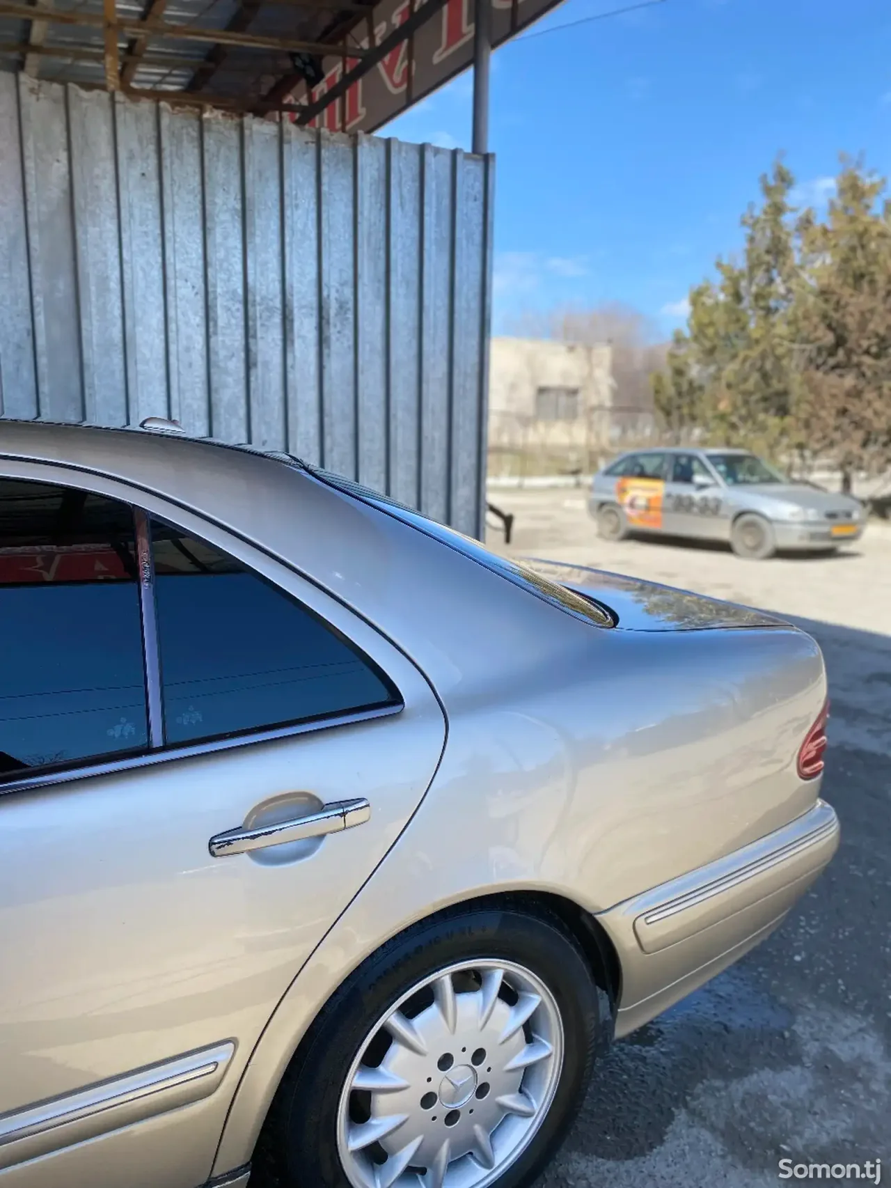 Mercedes-Benz E class 2000 · 3.2 AT