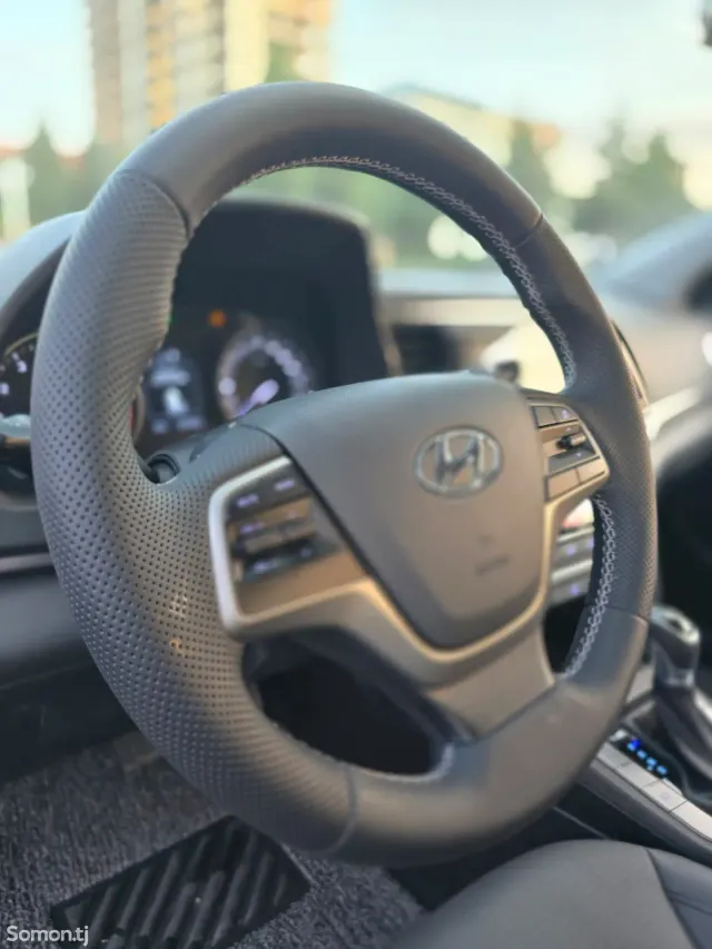 Hyundai Avante 2016 · 1.6 AT