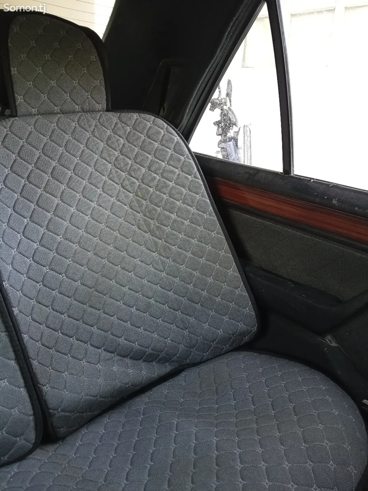 Mercedes-Benz W124 1993 · 1.6 MT