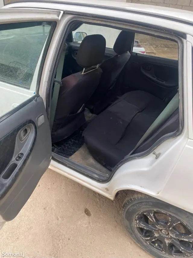 Daewoo Nexia 1996 · 1.5 MT