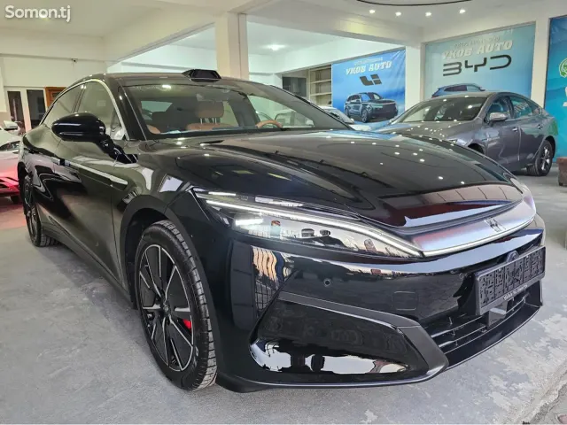 BYD Han EV 2025 · AT