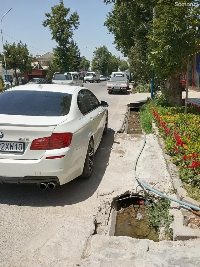 BMW M5 2016 · 4.4 AT