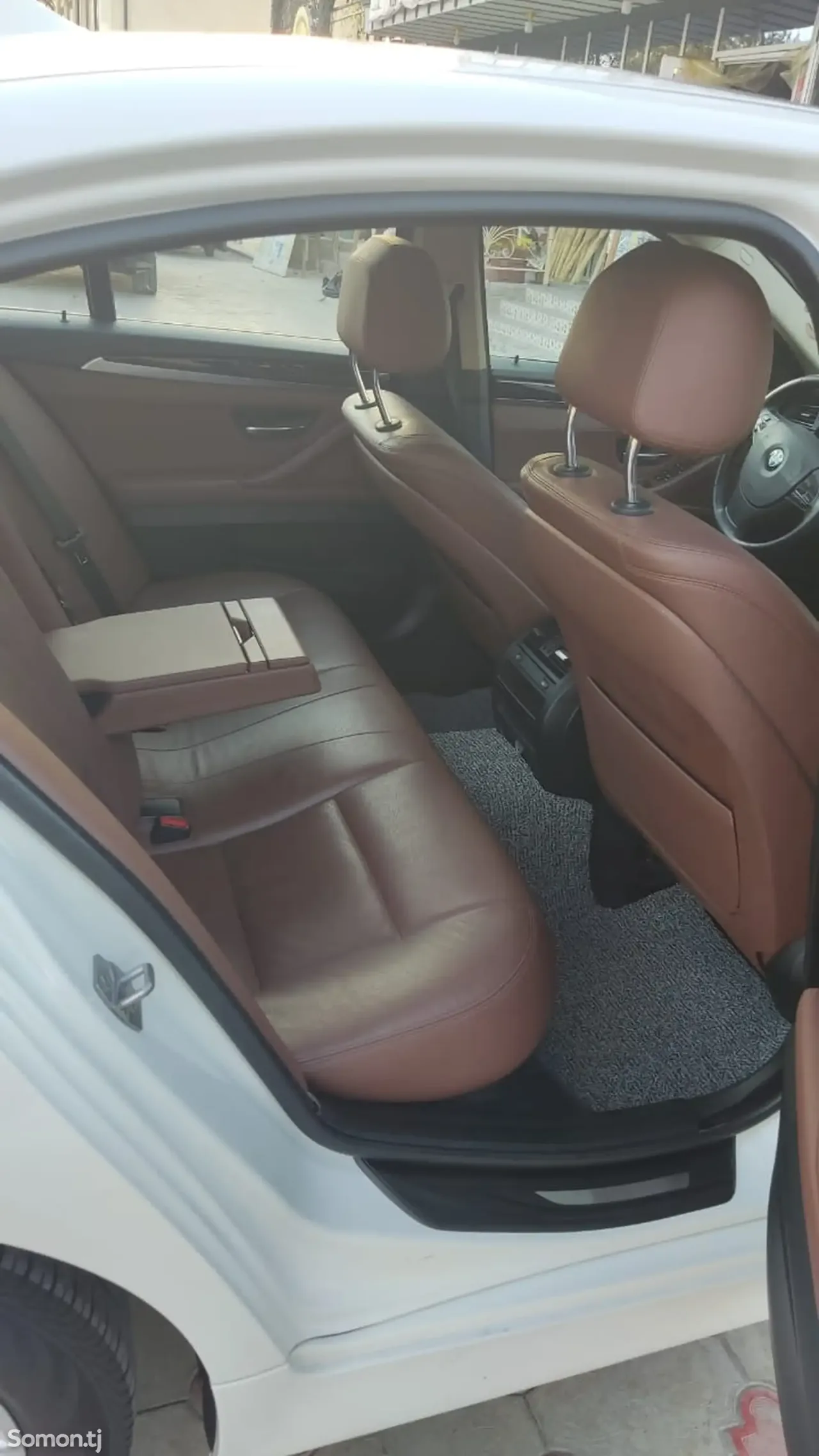 BMW 5 series 2015 · 2.0 AT