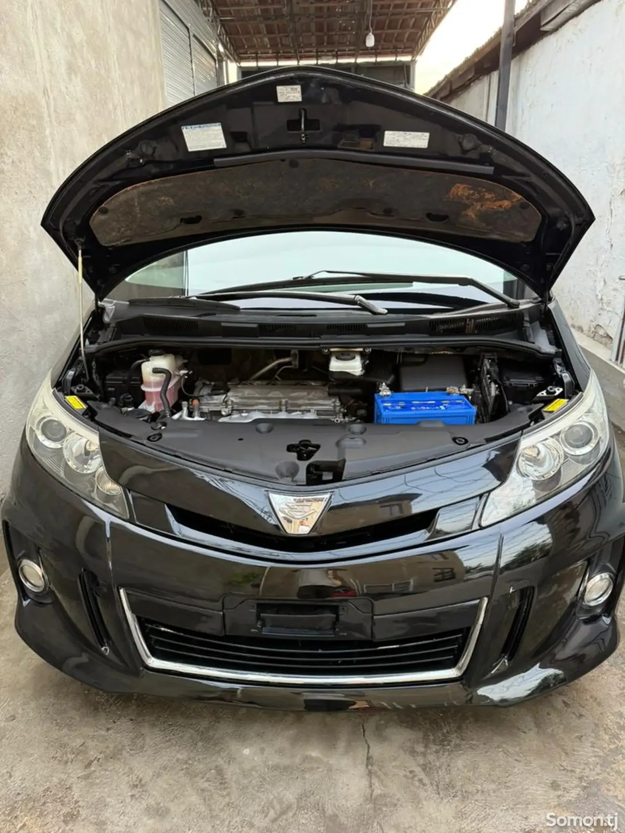 Toyota Estima 2014 · 2.4 AT