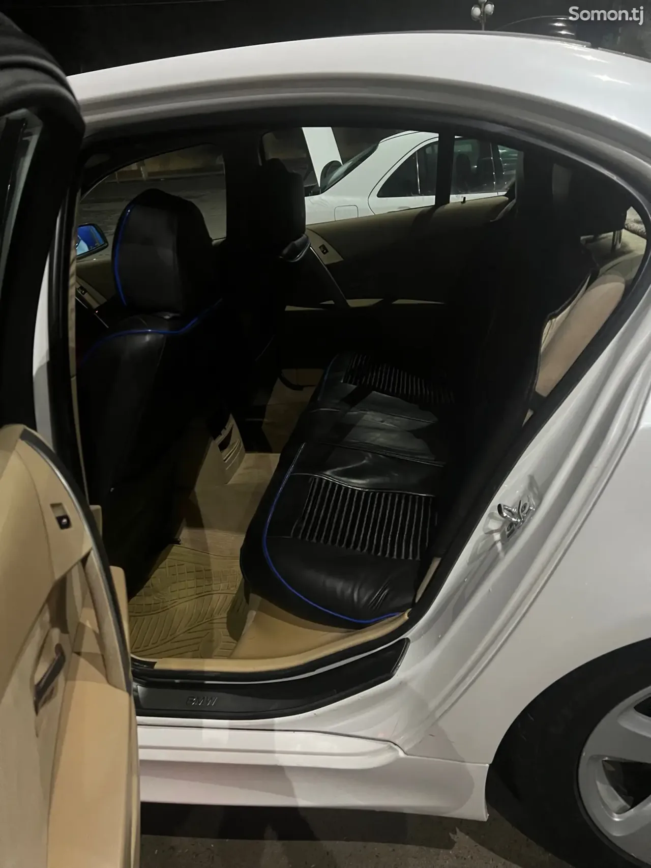 BMW M5 2004 · 2.0 AT