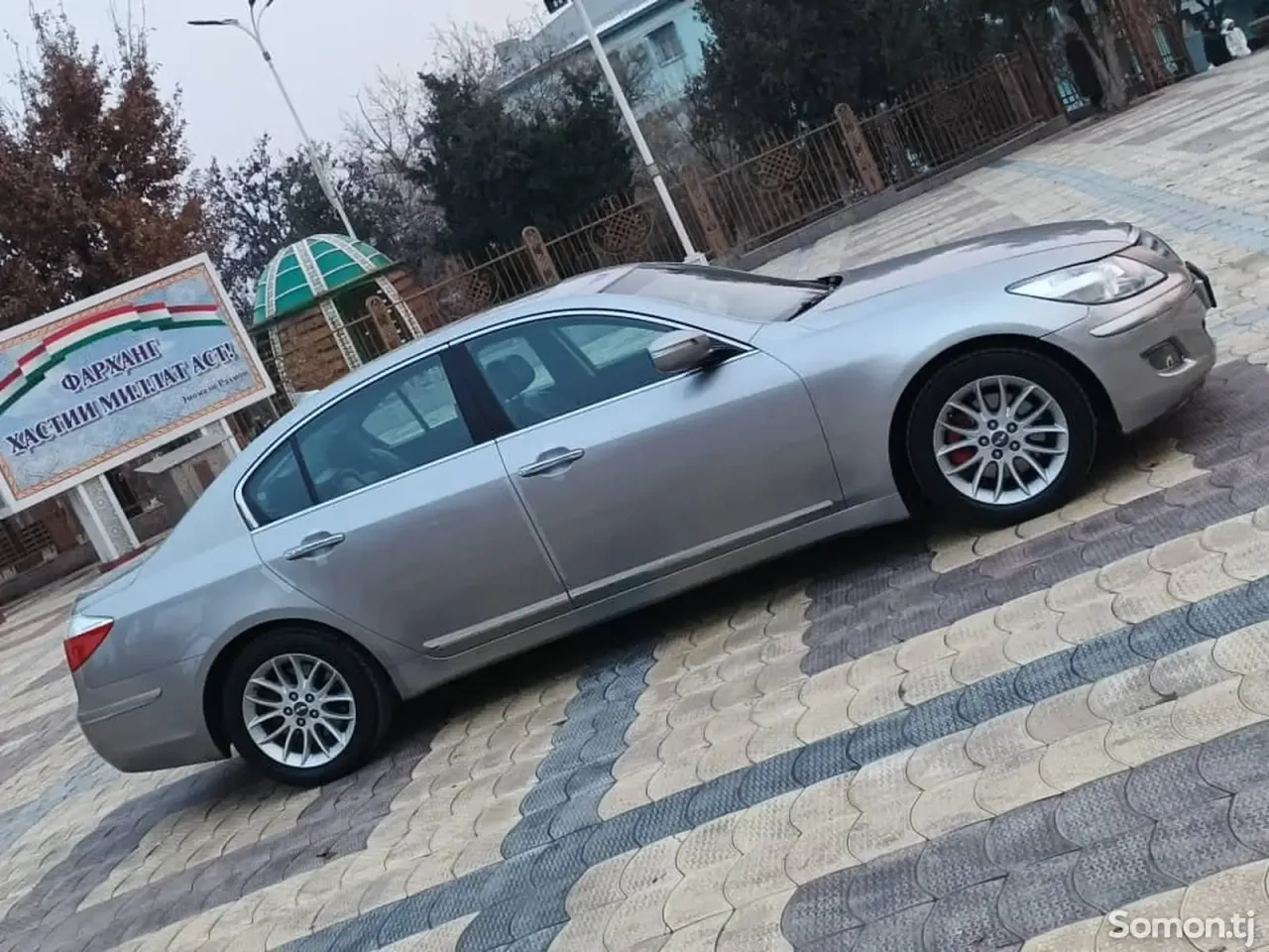 Hyundai Genesis 2010 · 3.0 AT