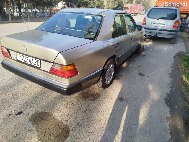 Mercedes-Benz W124 1992 · 2.3 MT
