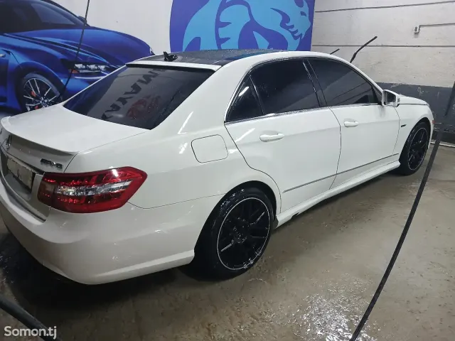 Mercedes-Benz E class 2011 · 3.5 AT