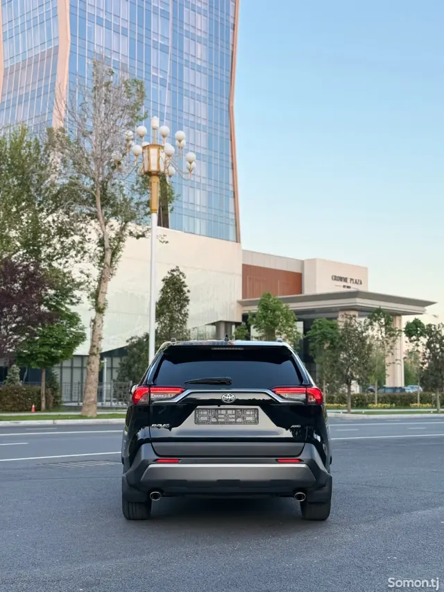 Toyota RAV 4 2020 · 2.5 AT