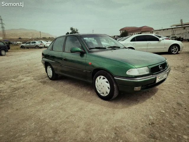 Opel Astra F 1998 · 1.6 MT