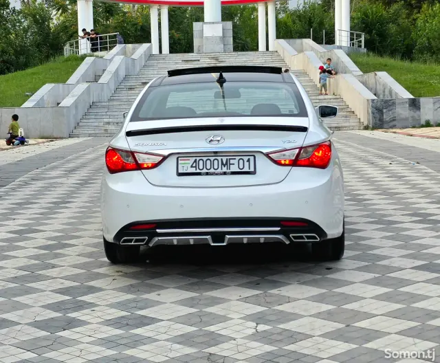 Hyundai Sonata 2011 · 2.0 AT