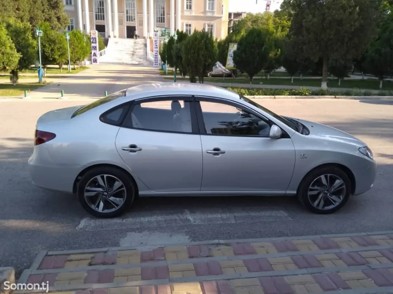 Hyundai Avante 2009 · 1.6 AT