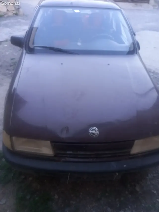 Opel Vectra A 1991 · 1.6 MT
