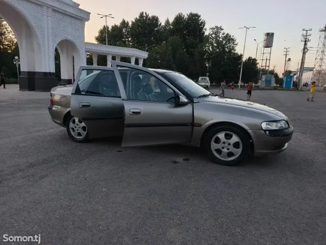 Opel Vectra B 1996 · 1.6 MT