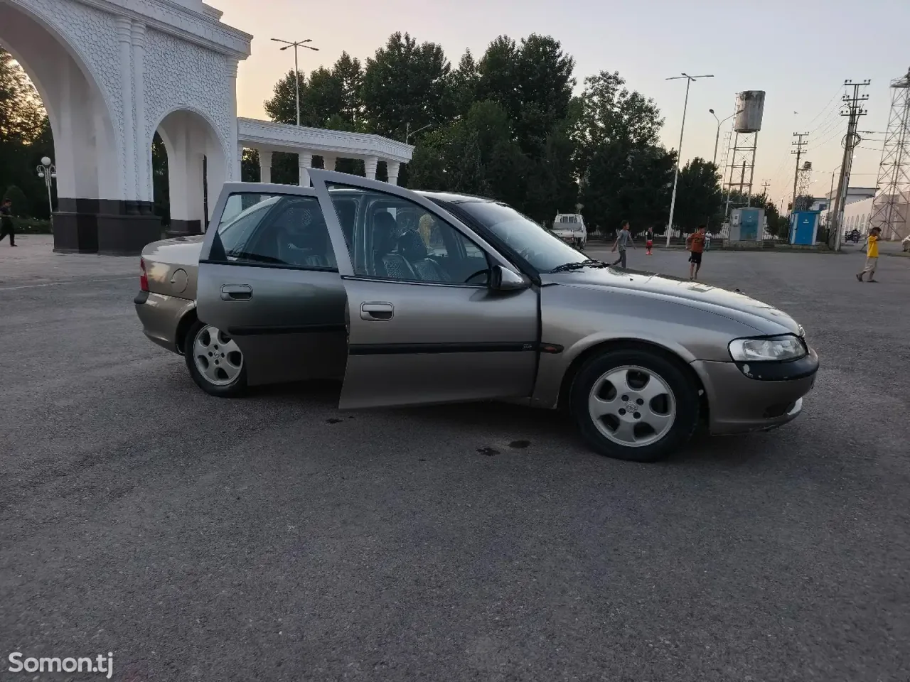 Opel Vectra B 1996 · 1.6 MT