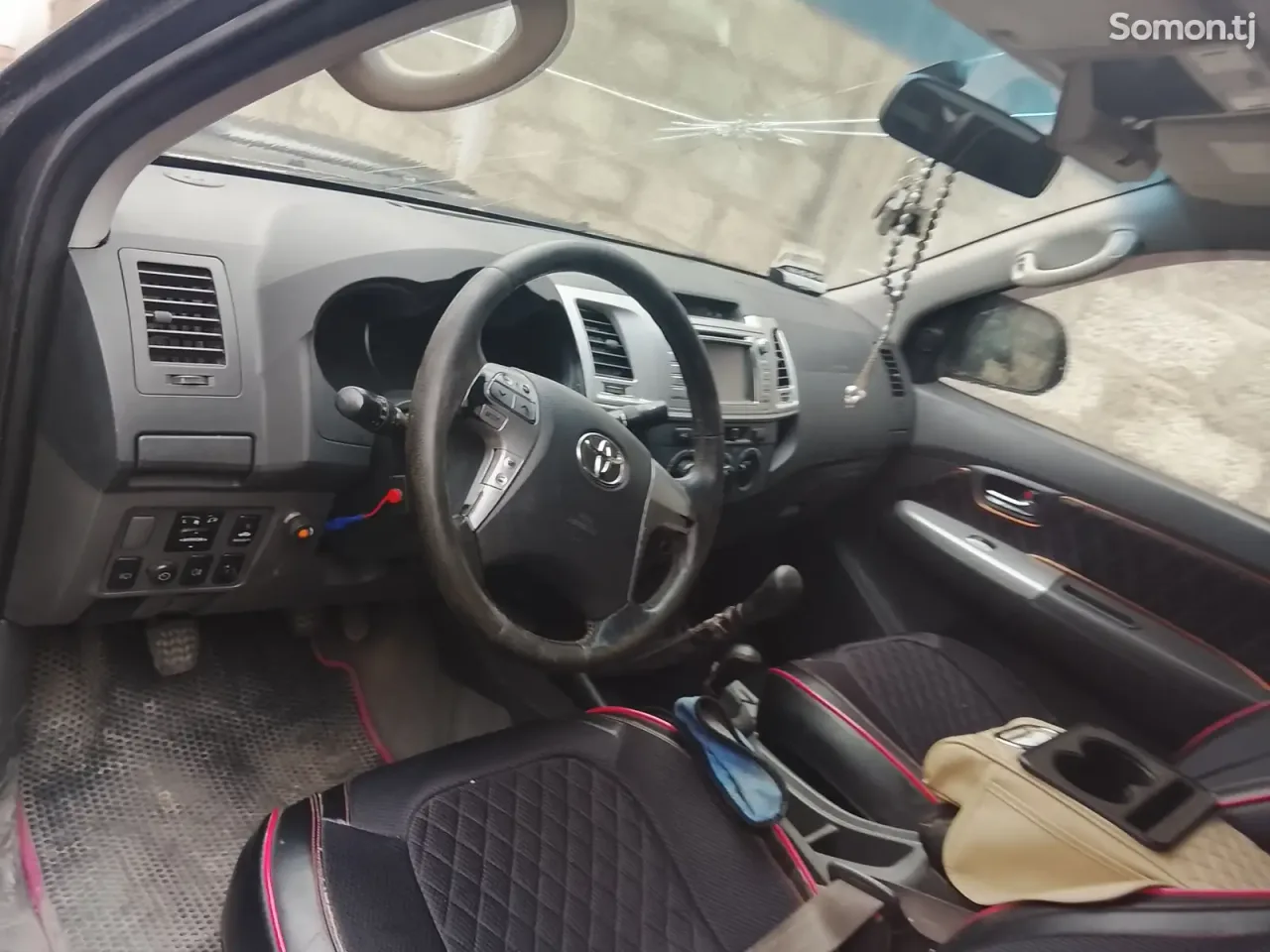 Toyota Hilux 2012 · 2.5 MT