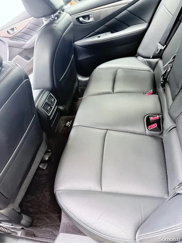 Infiniti Q series 2014 · 2.0 AT