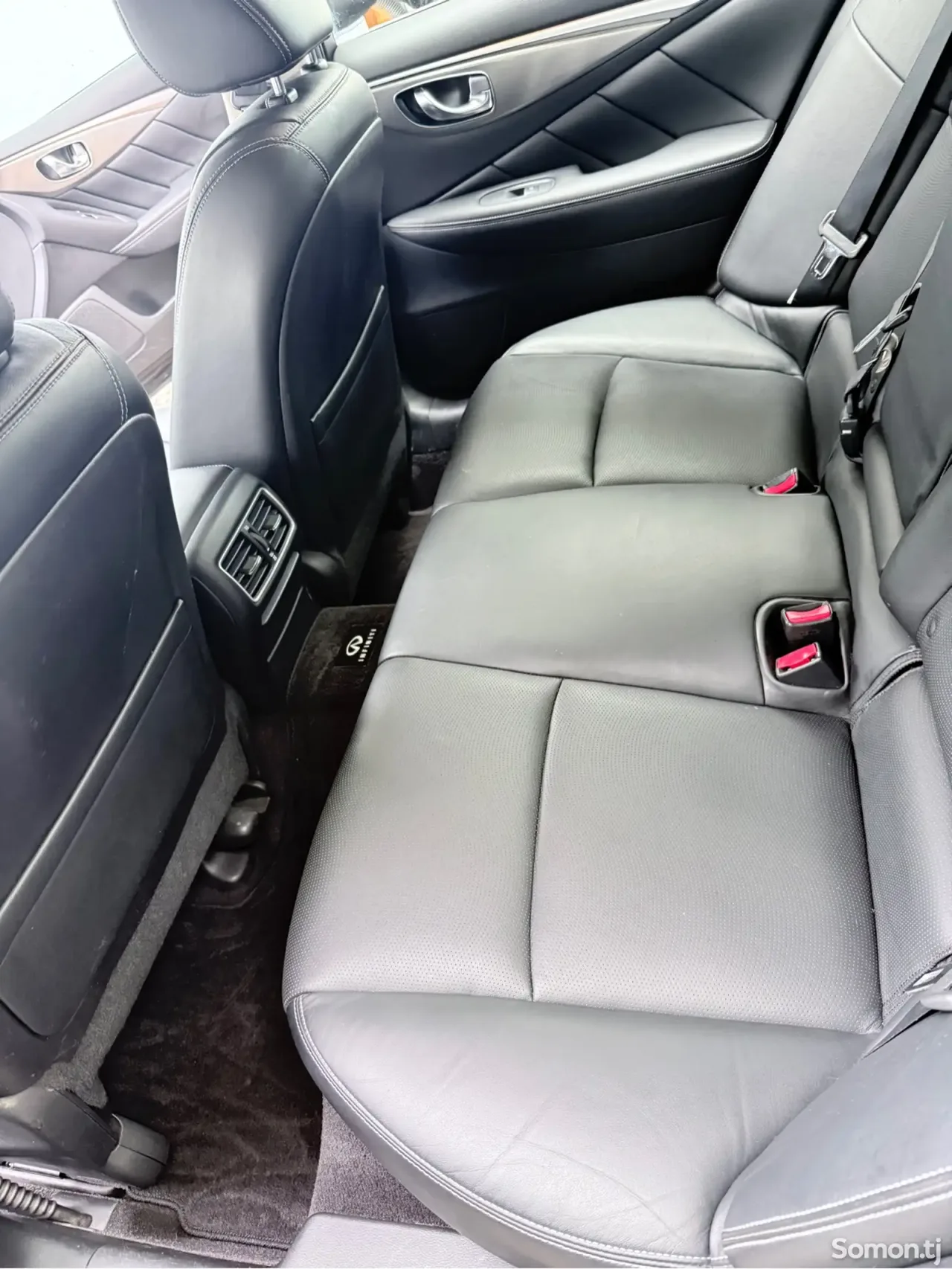 Infiniti Q series 2014 · 2.0 AT