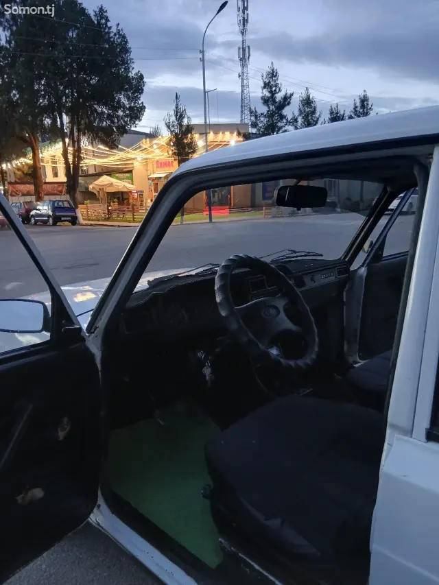Lada (ВАЗ) 2103 2003 · 0.6 MT