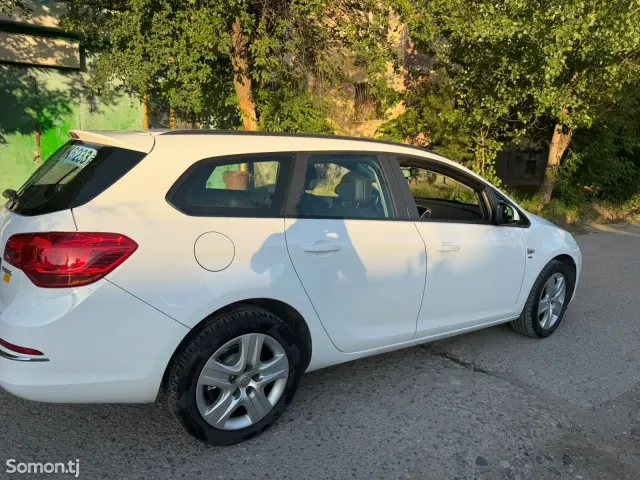 Opel Astra J 2014 · 1.6 MT